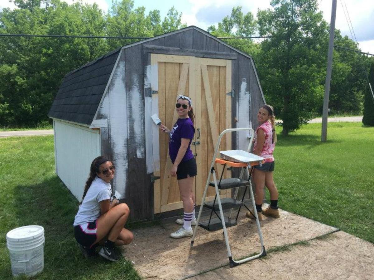 Students+from+the+Class+of+2013+paint+a+shed+in+West+Virginia+for+a+family+in+need.+The+Parkside+Church+in+Westwood%2C+NJ%2C+organizes+the+volunteer+trip+every+other+summer+for+area+teens.